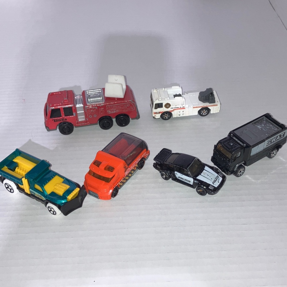 Emergency, Fire, Law Enforcement & Road Crew Die Cast Toy Vehicle Car Truck Set